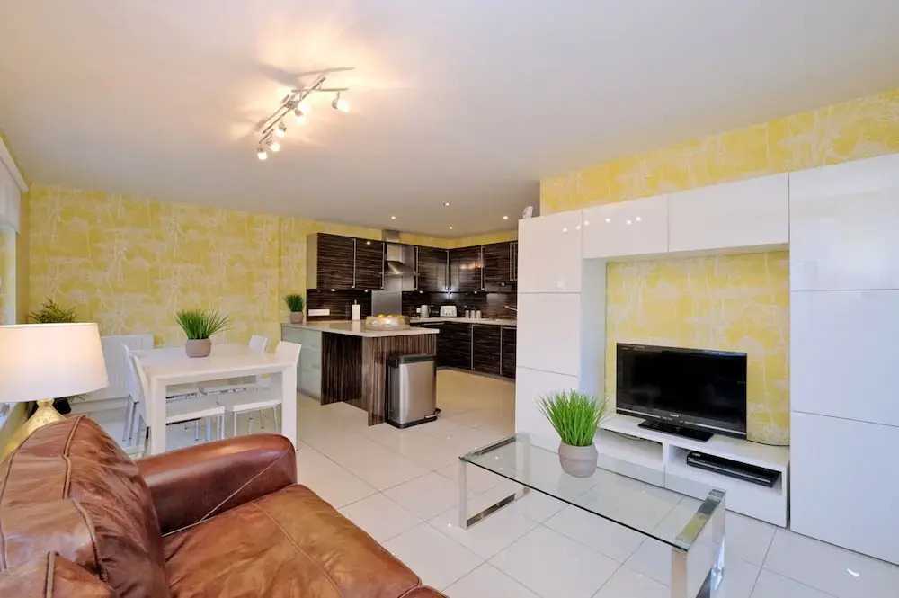 Bright Family Townhouse With Stunning Views Over Royal Deeside