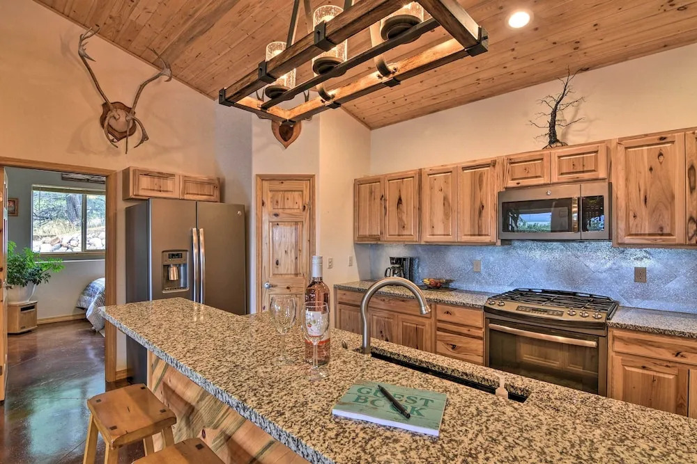 Stunning Home w/ Fire Pit, 11 Mi to Mt Yale!