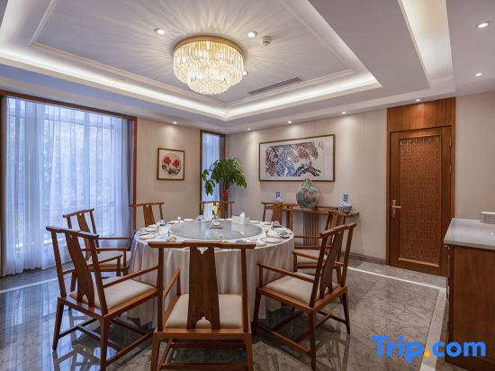 Urumqi Hongshunchang Hotel (Railway Bureau Beijing Road Huijia Times Store)