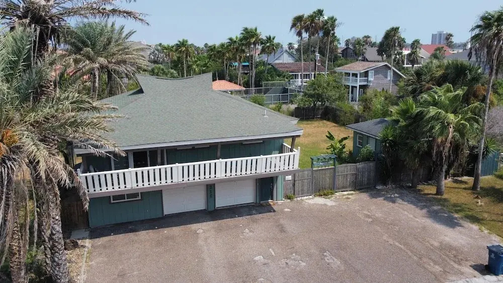 Sunset Dreams off Bay Large Home Sleeps 14 3 Bedroom Home by Redawning