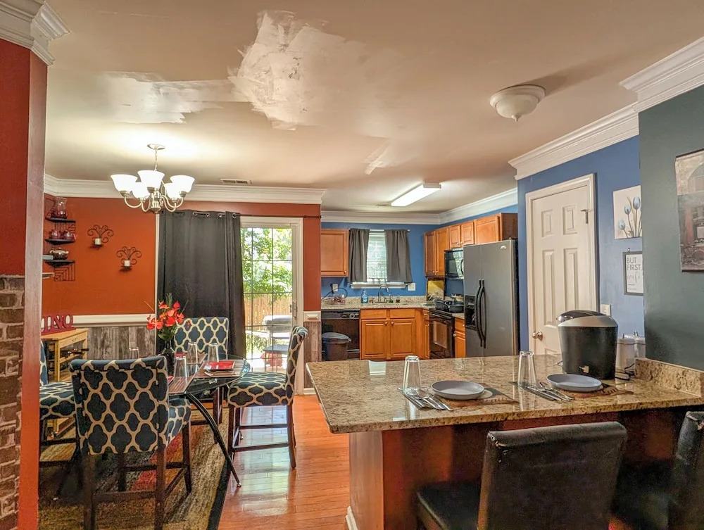 Amazin Lrg 3 Bed house w/ King bed