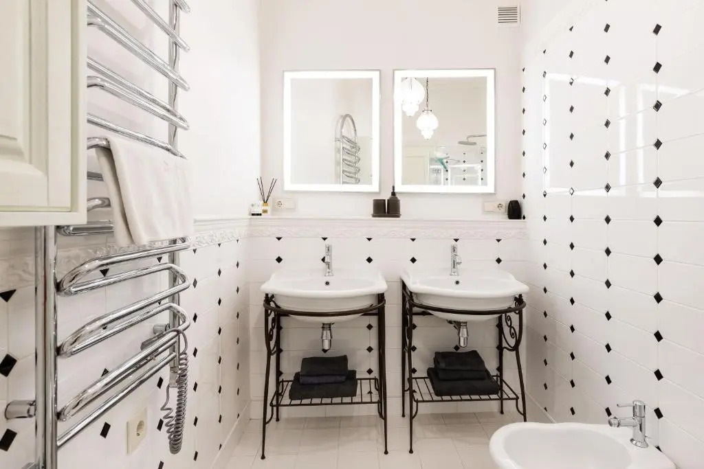 Luxury 2BDR Heart Of Old Town