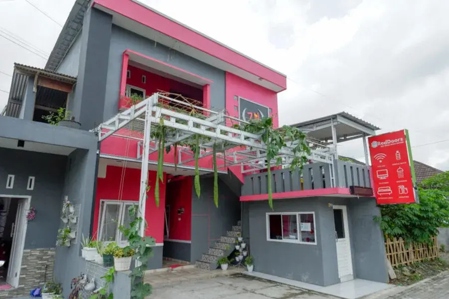 RedDoorz near Terminal Mendolo Wonosobo