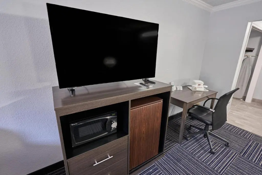 Admiralty Inn & Suites - a Red Collection Hotel