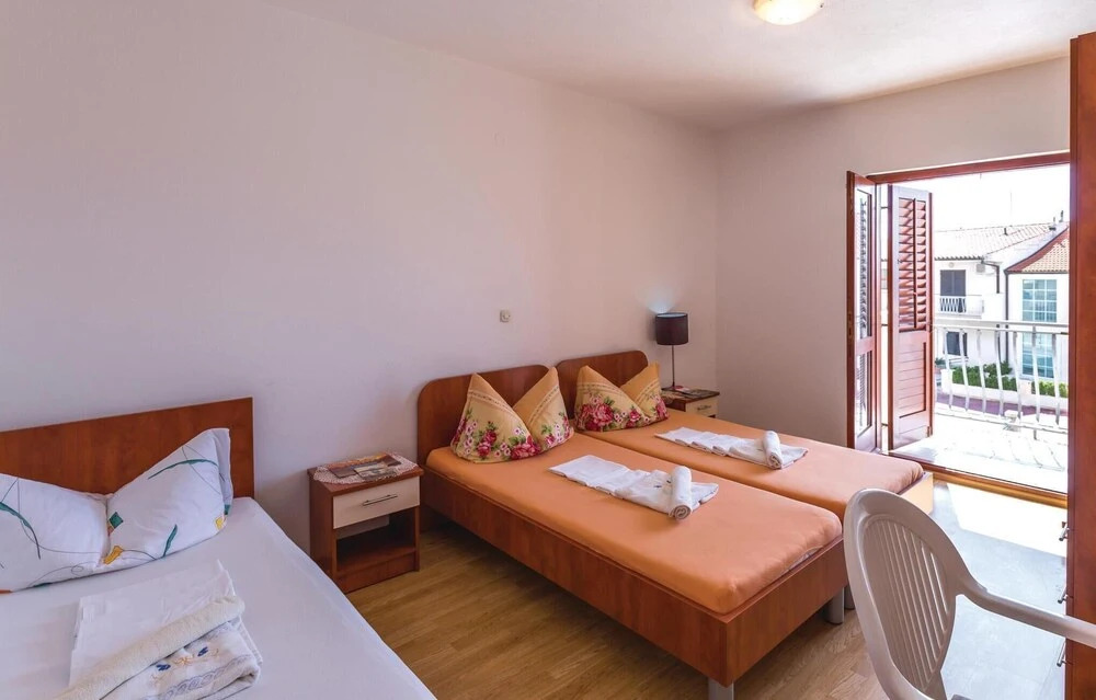 Amazing Home in Makarska With Wifi and 2 Bedrooms