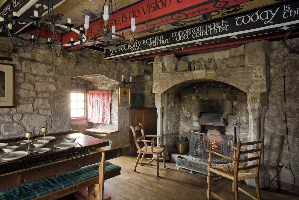 The Tower at Plane Castle-sleeps 4-pets Ok-parking