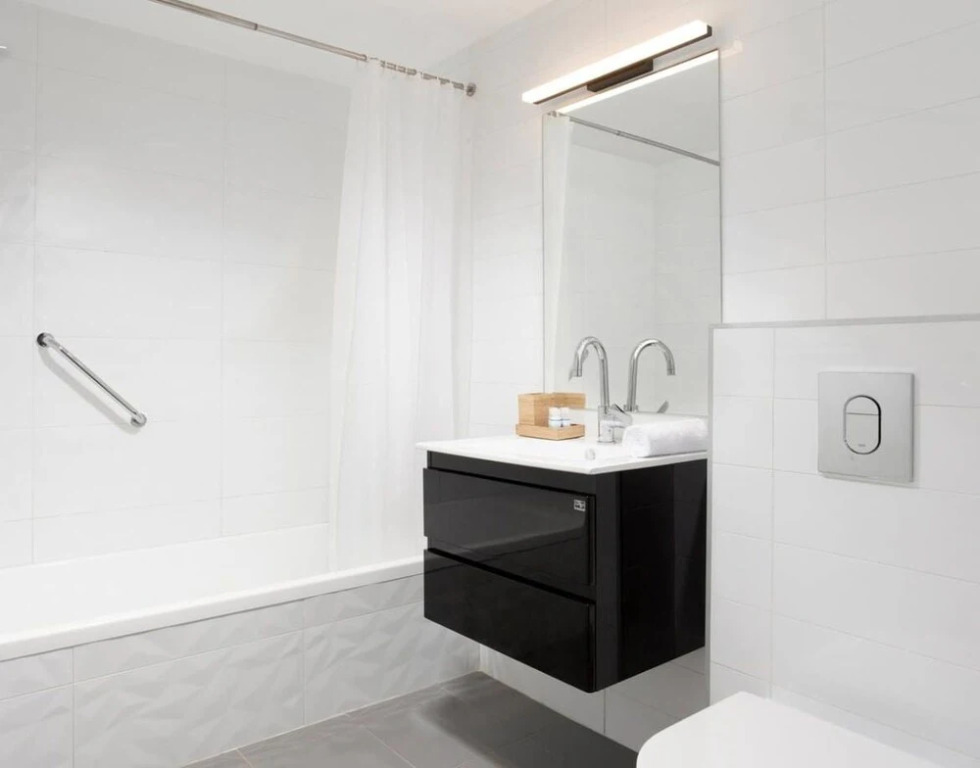 Cozy 2BR in Bezalel by HolyGuest