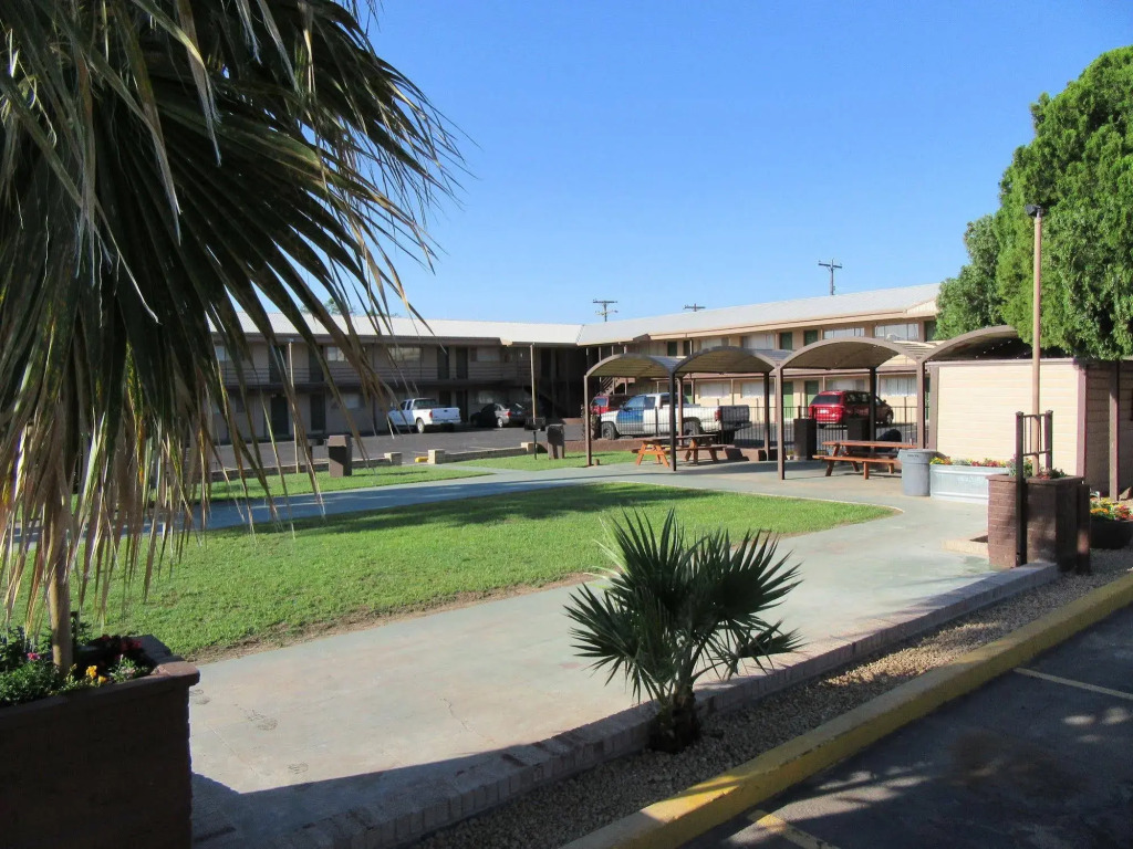 El Patio Inn