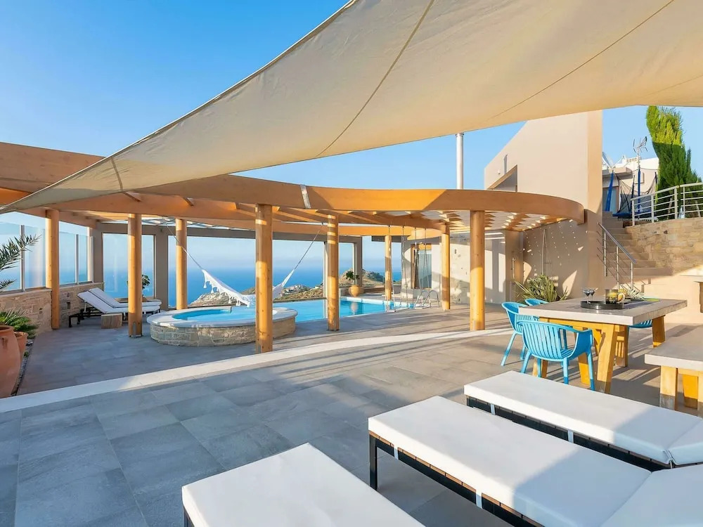 Villa in Agia Pelagia With Pool & Sea Views