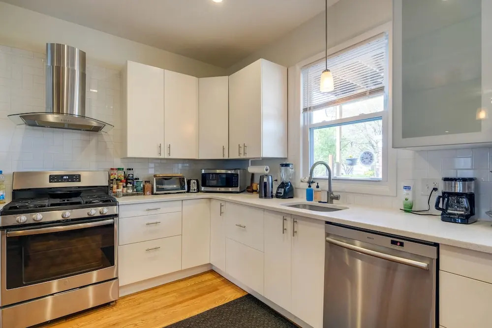 Washington, DC Townhome w/ Deck + Gas Grill