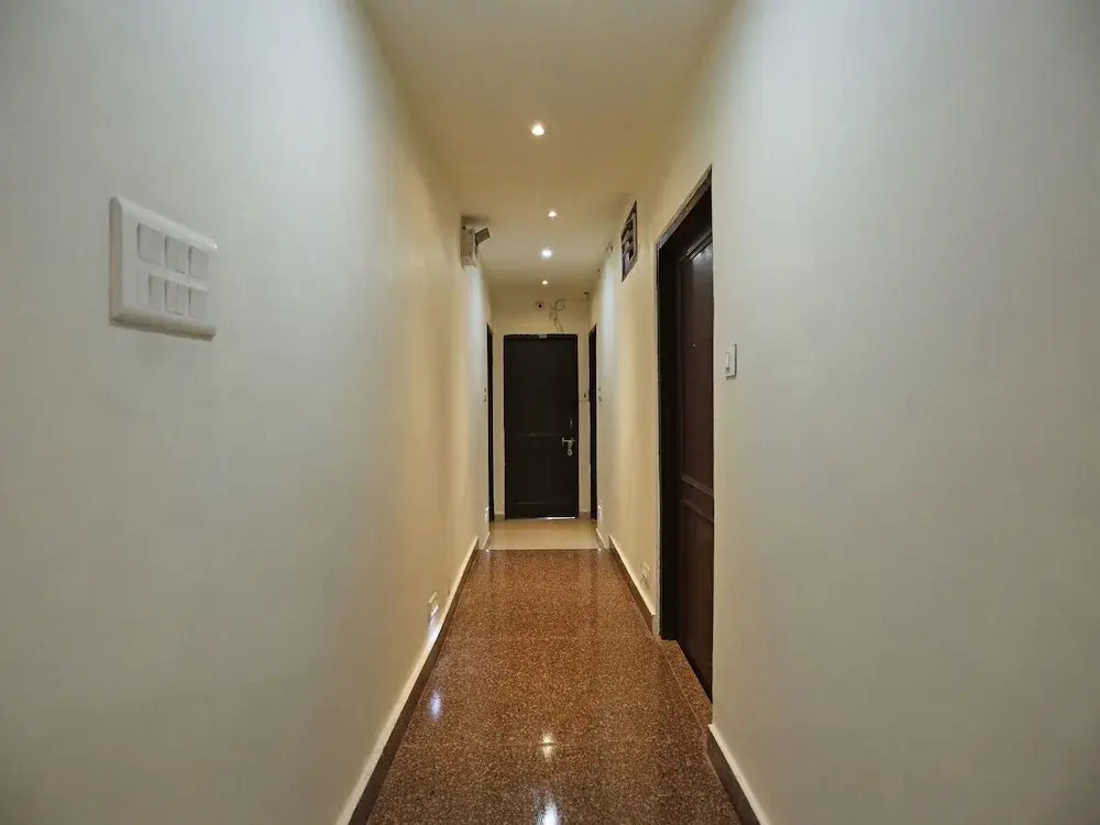 OYO 7905 Holiday Inn