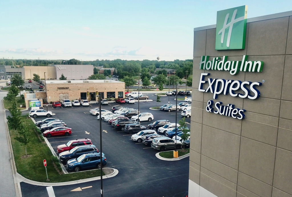 Holiday Inn Express & Suites - Yorkville by IHG