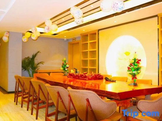 Golden Hotel