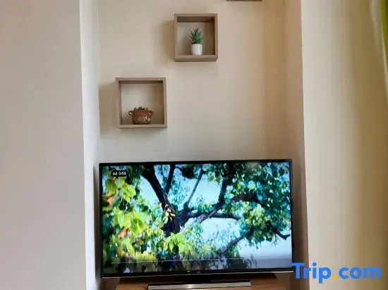 Two-bed Luxury Apartment B12LS by Live Comfortably
