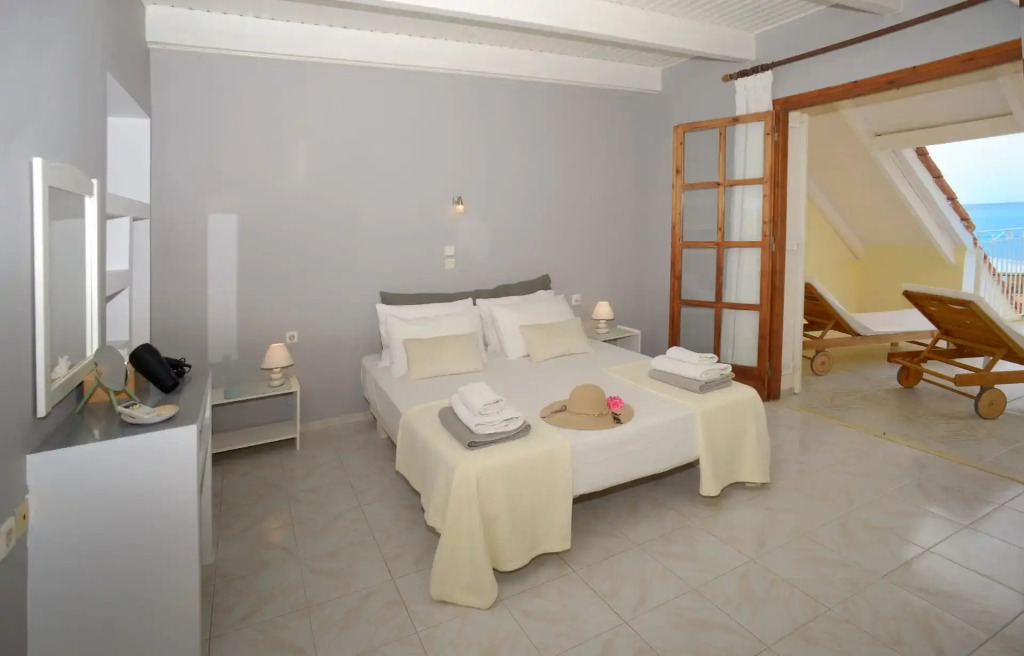 Albouro seafront apartments