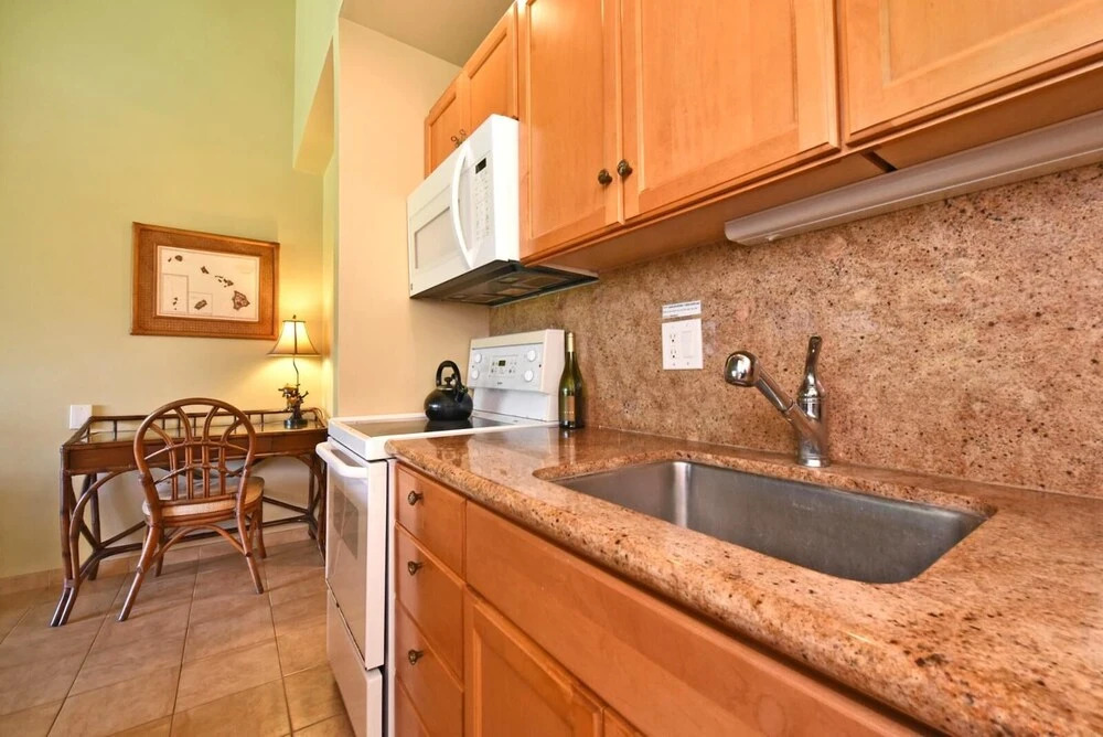 K B M Resorts- Nas-f248 Beautiful 1bd, Ocean-front, Easy Access, Steps to the Ocean!