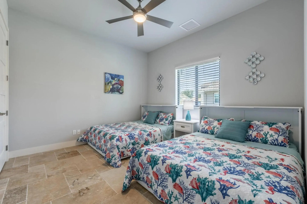 Custom Heated Pool, Kayaks, Bikes, & Spectacular Views - Villa Lakeside Oasis - Roelens Vacations