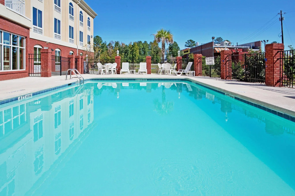 Holiday Inn Express Hotel & Suites Camden-I20 (Hwy 521) by IHG