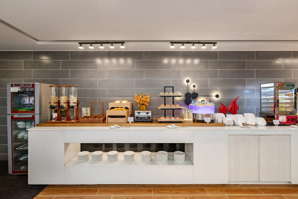 Holiday Inn Express Shenyang North Station by IHG