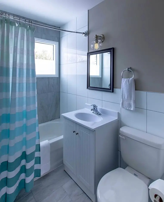 7 Bed Blue Mountain Cottage with Hot Tub