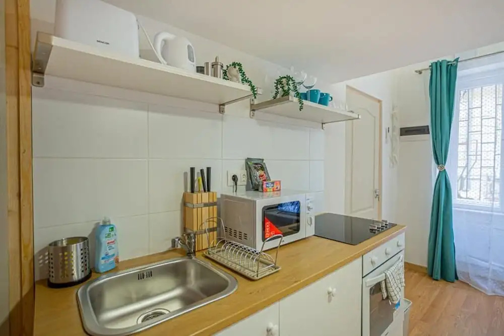 Boutique apartment in the party street