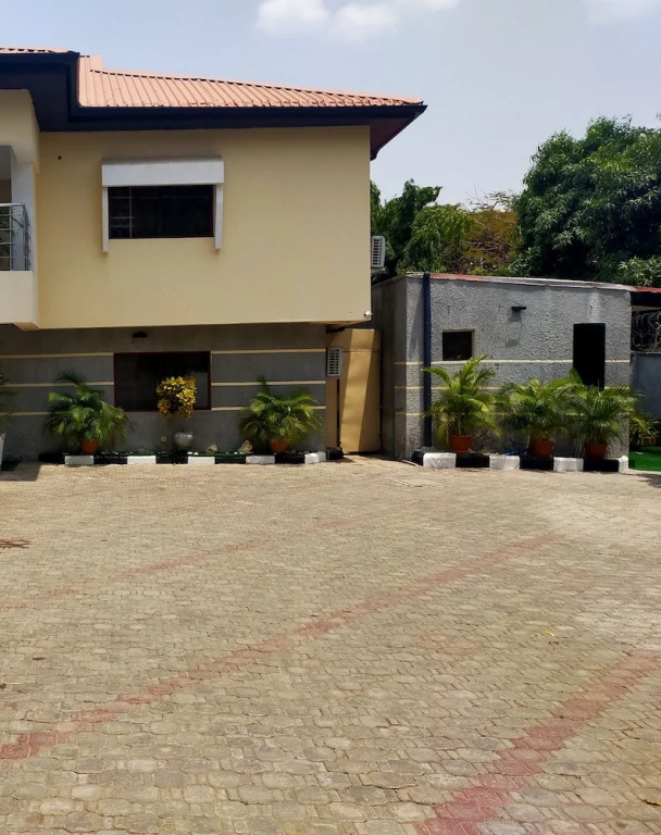 Mozini Homes