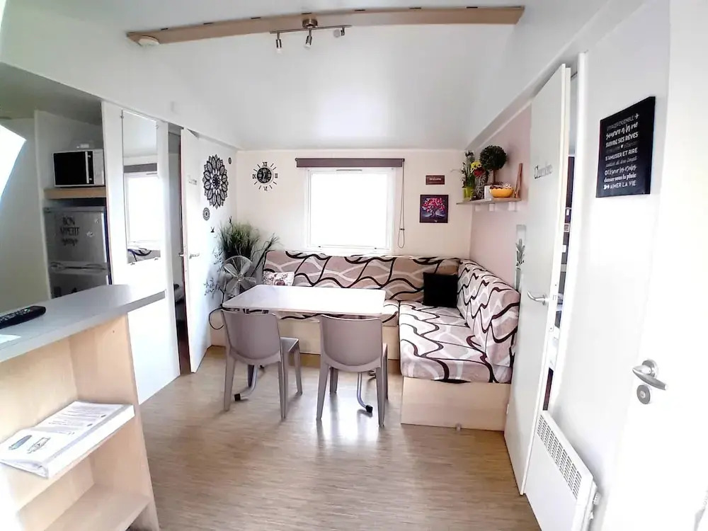 Swanky Mobile Home in Saint Jean de Monts near Seabeach