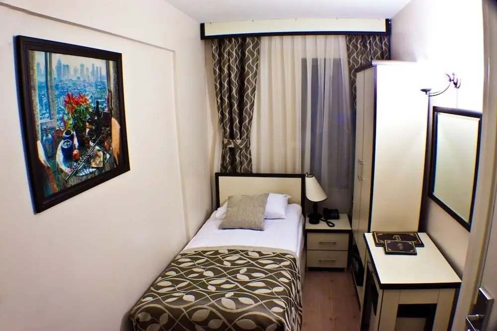 Glorina Hotel