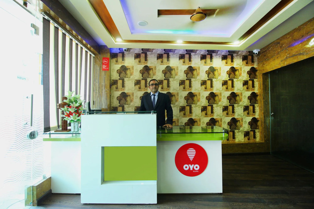 OYO 9240 Hotel Crystal Inn