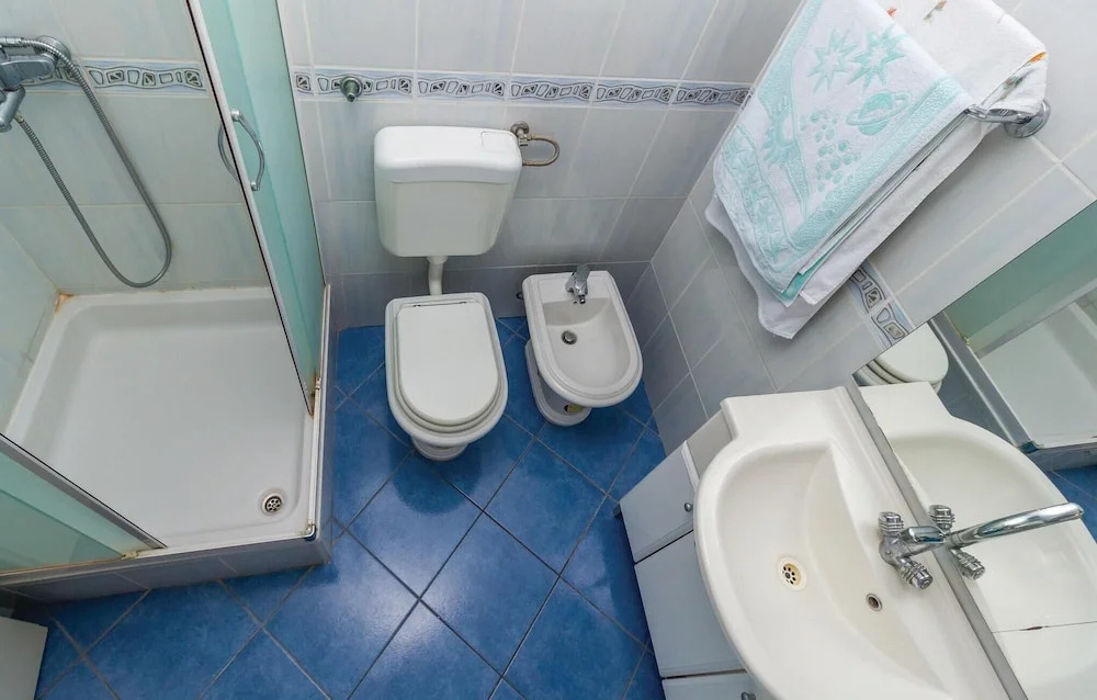 Stunning Home in Knezica With Wifi and 2 Bedrooms