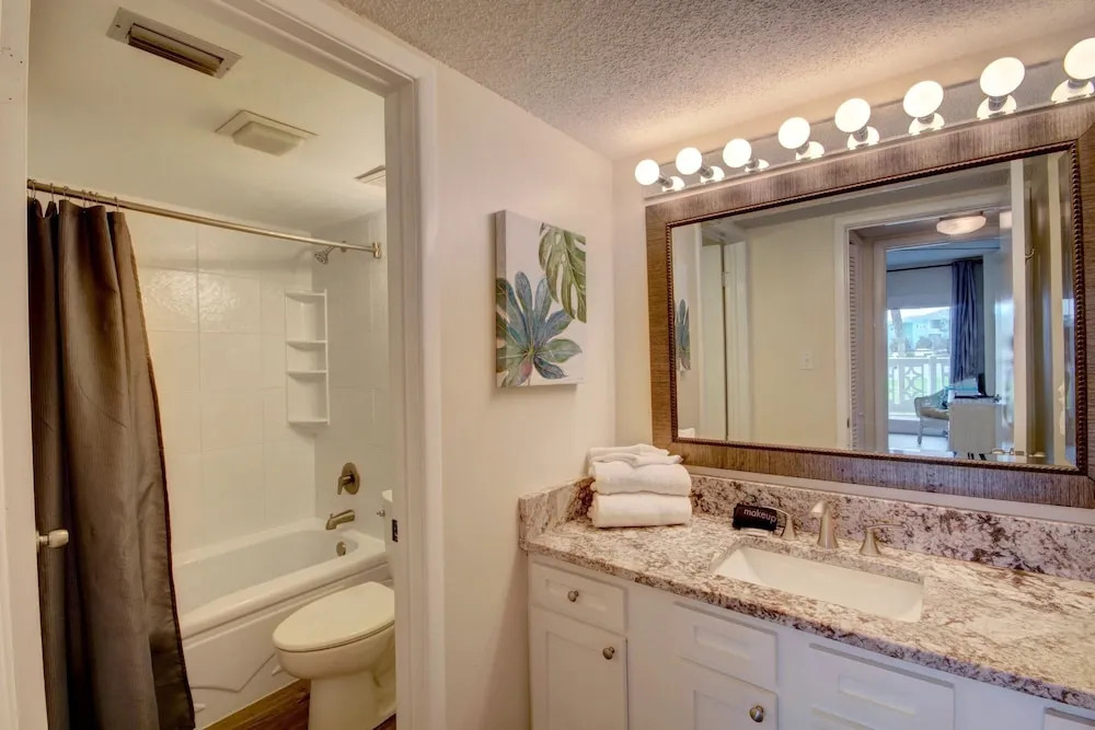 224 El Matador 1 Bedroom Condo by RedAwning