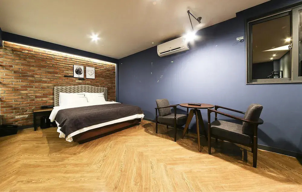 Play Hotel