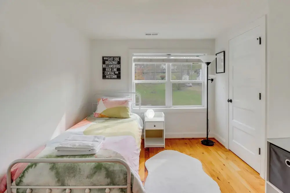 Warrenton Gem: Walk to Downtown!