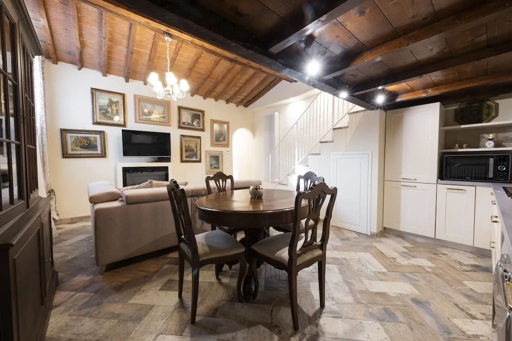 Casa Griselda by Mmega