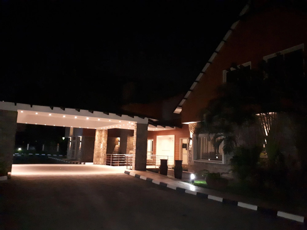 Leola Hotel lkeja