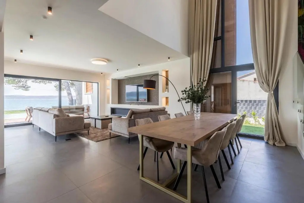 Beachfront Villa with Heated Infinity Pool and Direct Sea Access Kastela near Split