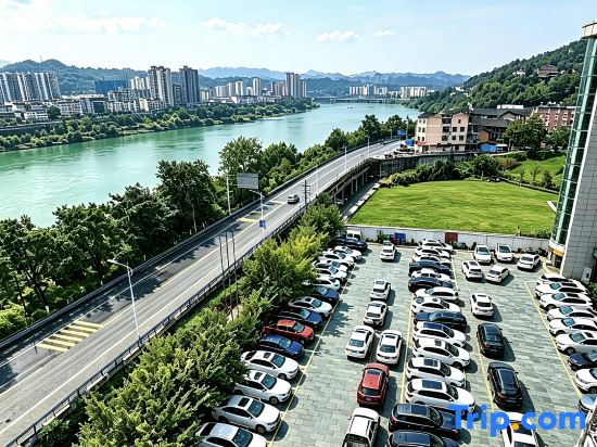 Jiangjing International · Ezzy Urban CultureHub Hotel (Shiquan Hanjiang Ancient City Branch)