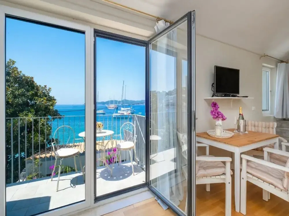 Villa Lola - Four Bedroom Villa With Sea View