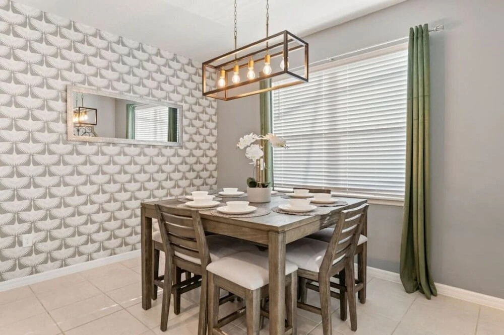 Themed Rooms Free Access To Resort Waterpark! 4 Bedroom Home by RedAwning, Davenport