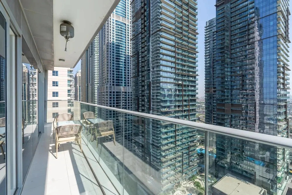 Marina Views and a 3 Bedroom Apartment in Dubai Marina