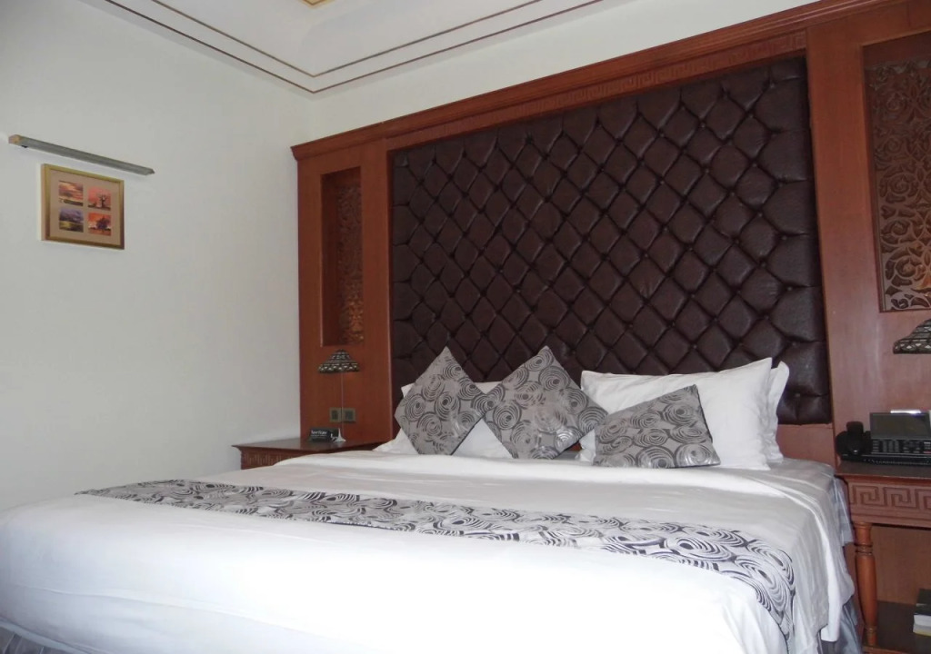 Platinum Hotel