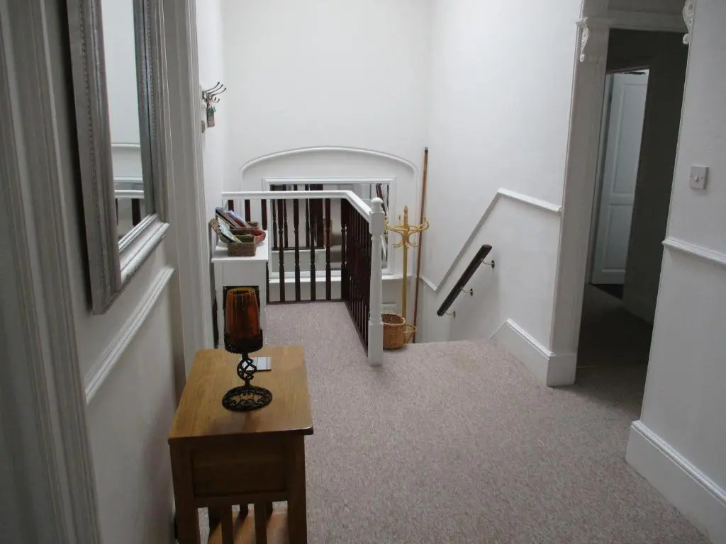 3 Bed Flat - Sleeps 5 - Garden - Parking - Wifi