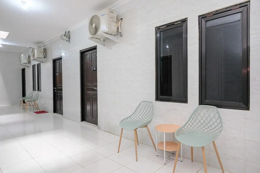 RedDoorz Syariah near Stasiun Gubeng 2