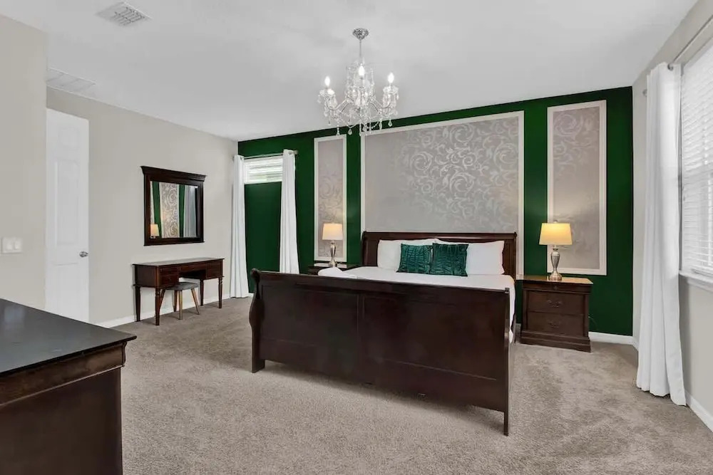 Chic 4BR With Pool, Game Room & Mickey Rooms