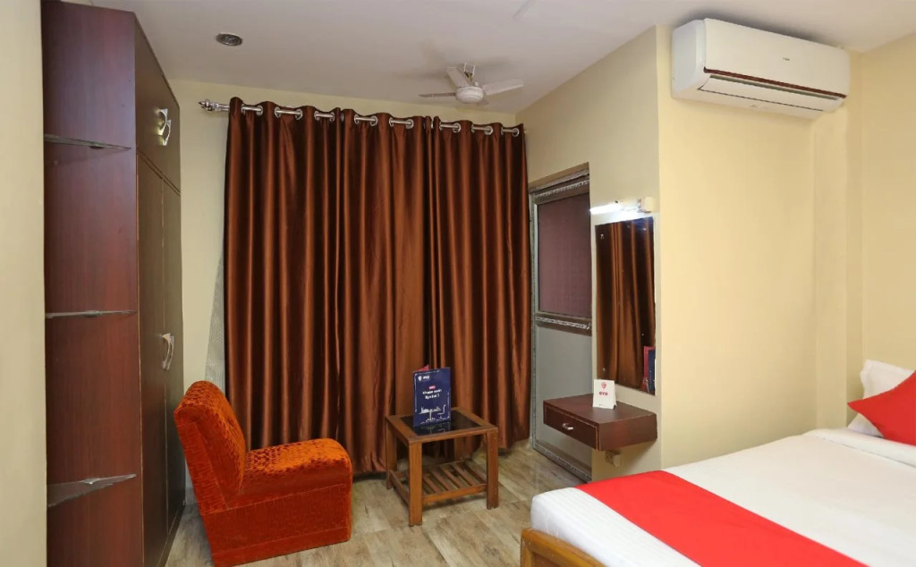 Holiday Inn Guest House By OYO Rooms