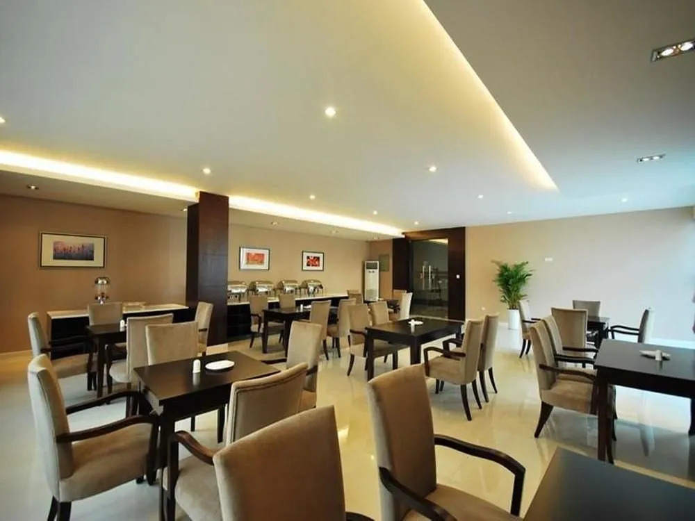 Chengdu Jinyi Hotel
