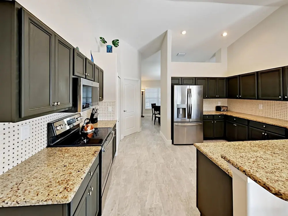 Chic Canalfront - 4 Br Home