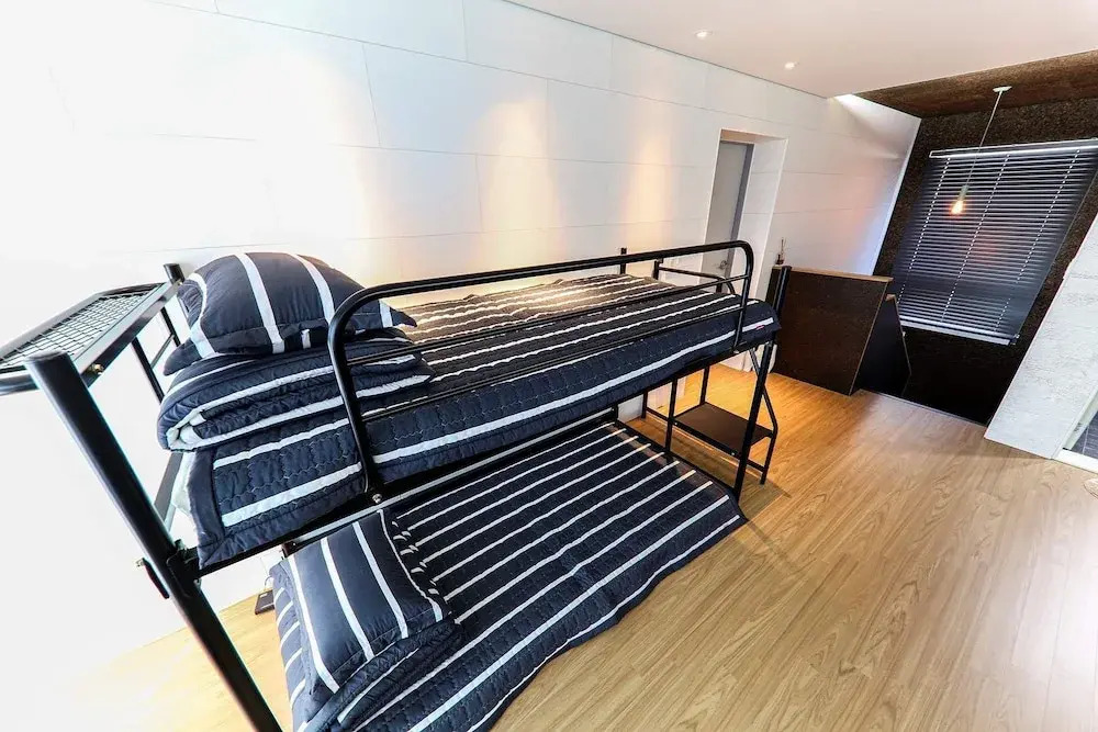 Iho 1820 Cafe & Guesthouse - Hostel