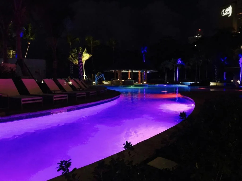 Isla Verde Modern Apartment with Pool