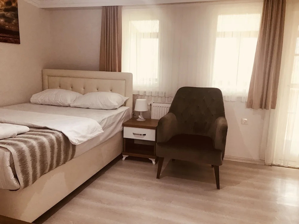Akyuz Rooming House